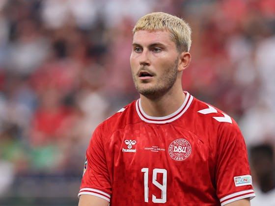 文章图片：勒沃库森有兴趣让沃尔夫斯堡前锋乔纳斯·温特与卡斯珀·尤尔曼德重聚