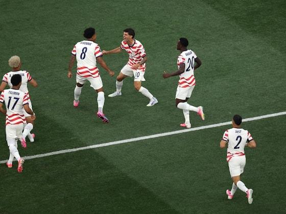 文章图片:世界杯:雷纳在美国队对阵巴拉圭的比赛中攻入三分